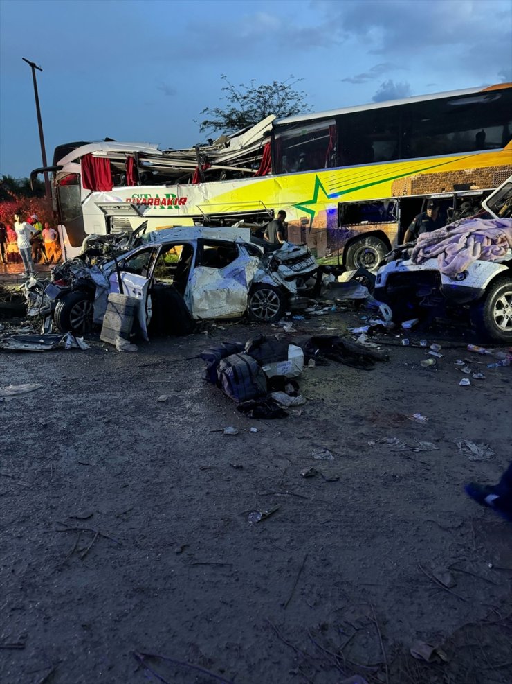 GÜNCELLEME - Mersin'de zincirleme trafik kazasında 10 kişi öldü, 30 kişi yaralandı