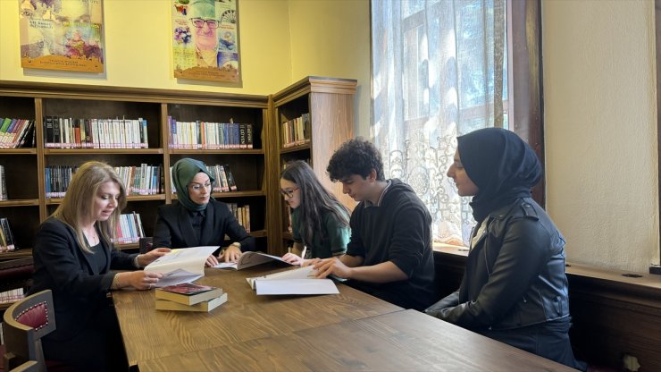 Ortaokul öğrencilerinden "Benim Hüzünlü Şiirim Filistin" kitabı