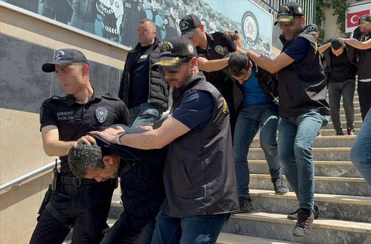 Üsküdar'daki kahvehanede çıkan silahlı çatışmaya ilişkin 12 zanlı adliyede