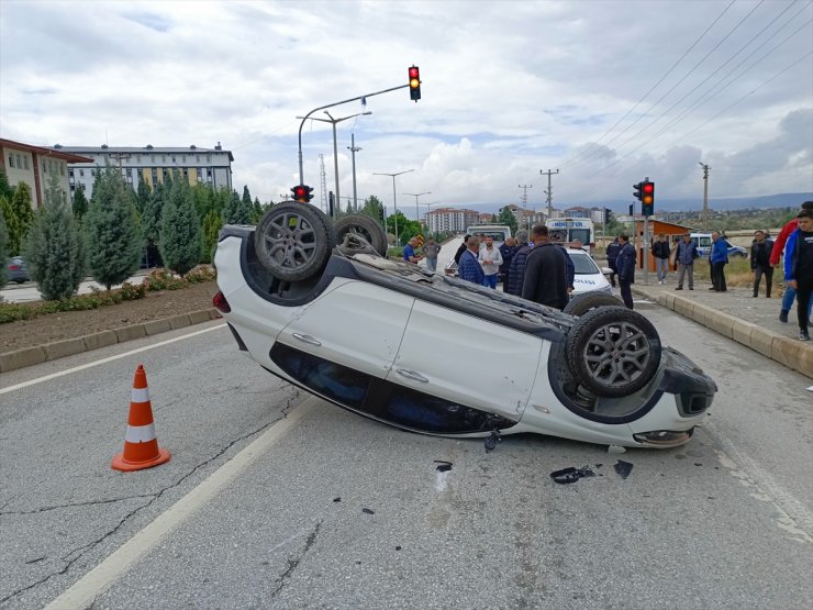 Yozgat'ta devrilen otomobildeki 2'si çocuk 4 kişi yaralandı