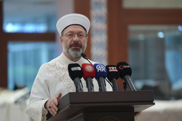 Diyanet İşleri Başkanı Erbaş, "İyilik ve Sanat" temalı Hayır Çarşısı'nın açılışında konuştu: