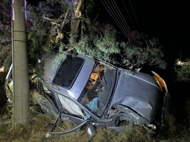 İzmir'de devrilen otomobilin sürücüsü hayatını kaybetti