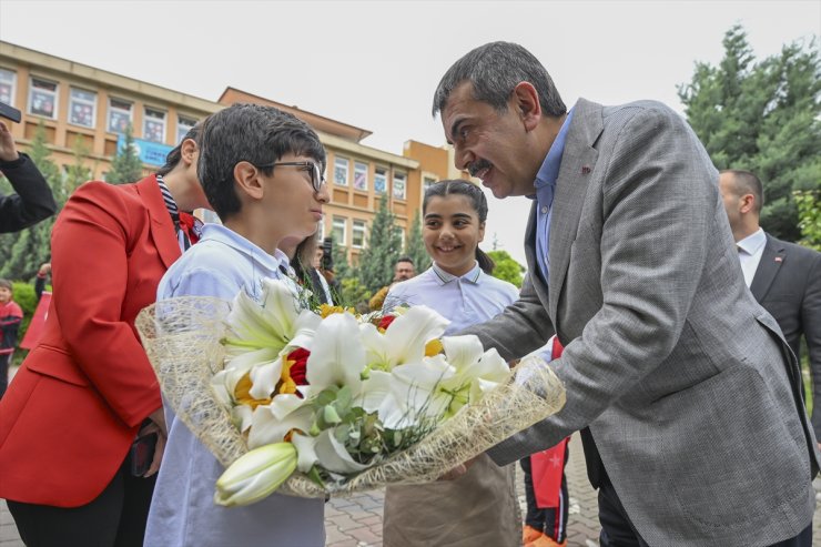 Milli Eğitim Bakanı Tekin, "28 Mayıs Dünya Oyun Oynama Günü"nde öğrencilerle buluştu