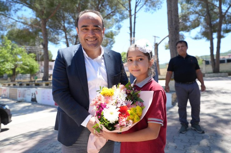 Sınıf başkanı seçilen öğrencinin "belediye başkanını getireceğim vaadi" gerçekleşti