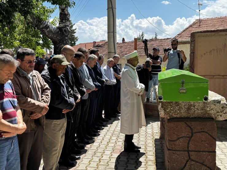 Burdur'da diyaliz tedavisi sonrası kaldırıldığı hastanede ölen hasta defnedildi