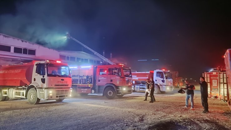 Bursa'da yedek parça fabrikasında çıkan yangın söndürüldü