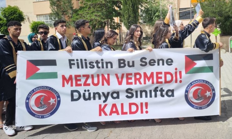 Siirt'te mezuniyet töreninde "Filistin bu sene mezun vermedi" pankartı açıldı