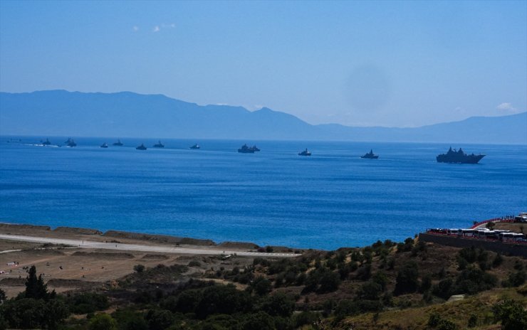 Türk Yıldızları ve HÜRJET, EFES-2024 Tatbikatı kapsamında gösteri uçuşu yaptı