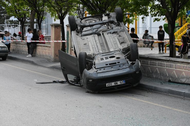 Erzurum'da otomobil ile hafif ticari araç çarpıştı, 6 kişi yaralandı