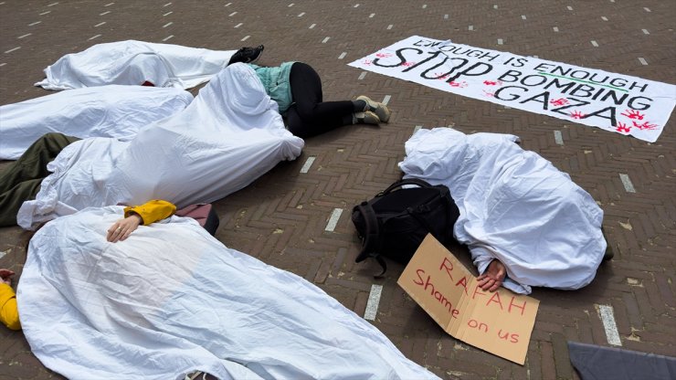 Hollanda'da Temsilciler Meclisi önünde, İsrail'in Refah'a saldırıları protesto edildi