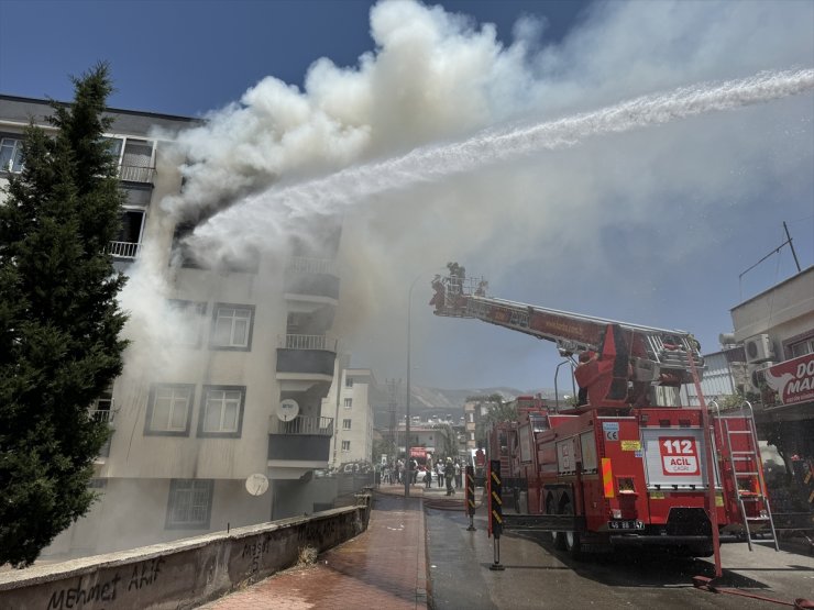 Kahramanmaraş'ta evde çıkan yangında dumandan etkilenen anne ve bebeği tedavi altına alındı