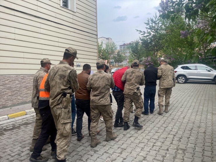 Kars'ta temin ettikleri uyuşturucuyu Ardahan'da satmaya çalışan 4 zanlı tutuklandı