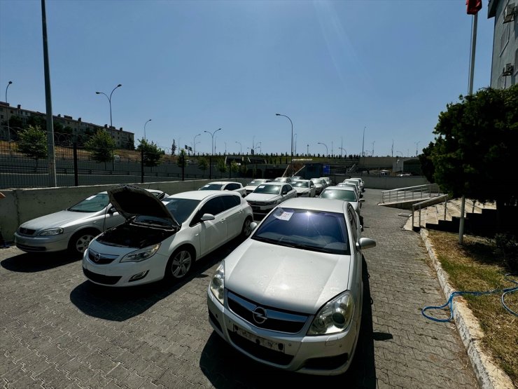 GÜNCELLEME - Şanlıurfa'da depremde zarar gören otomobillere "change" işlemi yaptığı iddiasıyla yakalanan 5 zanlı tutuklandı