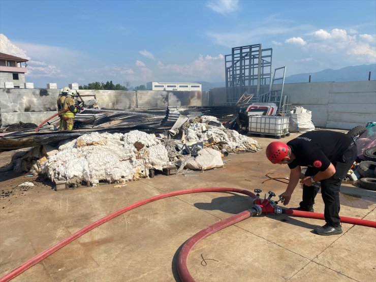 Düzce'de iş yerinde çıkan yangın söndürüldü