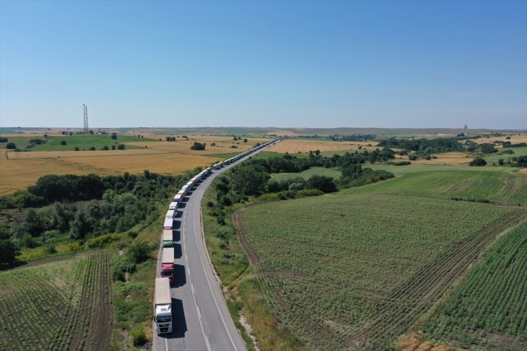 Hamzabeyli'de 24 kilometre tır kuyruğu oluştu