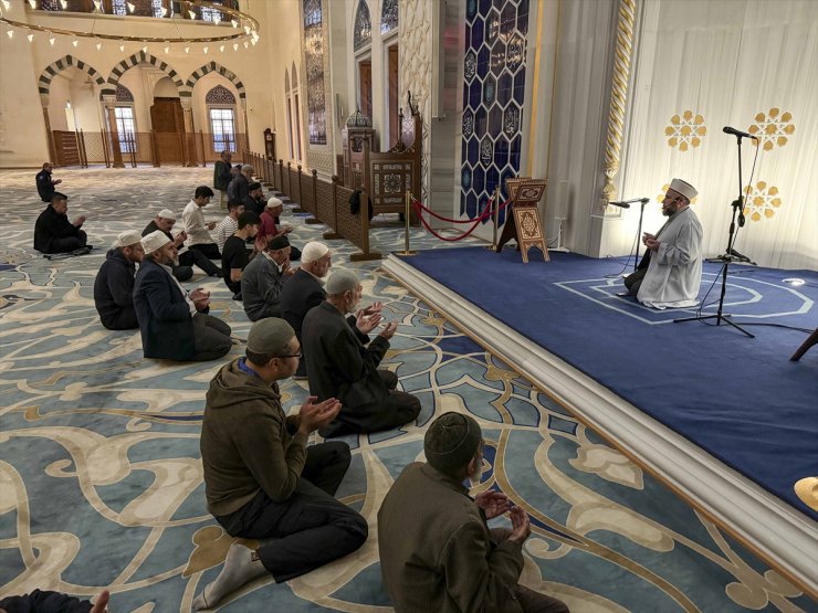 İstanbul'daki camilerde Filistin'de katledilenler için dua edildi