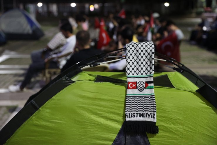 Mersin'de üniversite öğrencileri Gazze'ye destek için çadır nöbeti başlattı