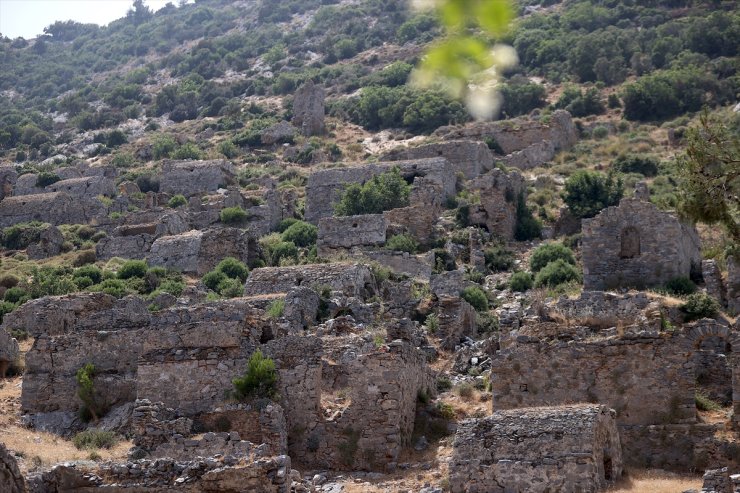 Mersin'deki Anemurium Antik Kenti'nde kazı ve restorasyon sürüyor