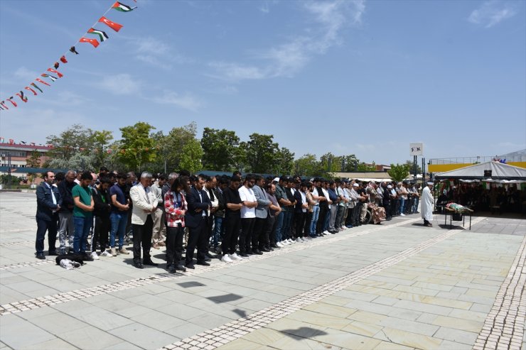 Van'da akademisyen ve öğrenciler Gazze'de ölenler için sembolik cenaze töreni düzenledi