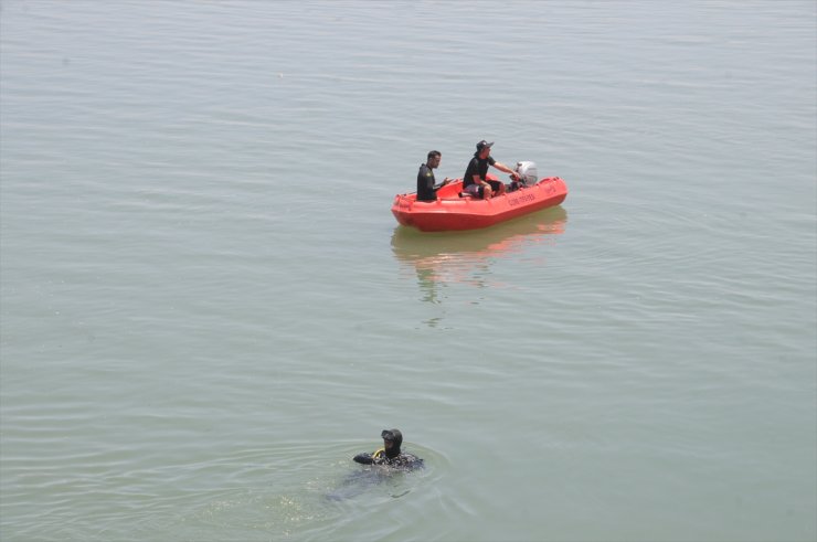 Dicle Nehri'nde kaybolan çocuğun bulunması için arama çalışmaları sürüyor