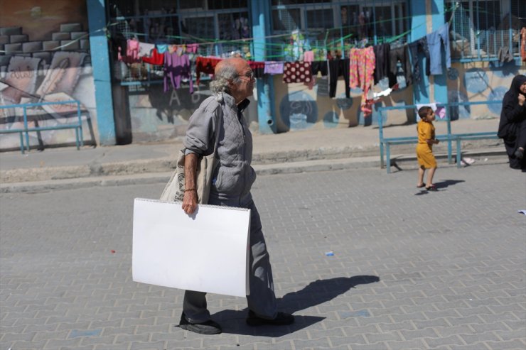 Gazzeli ressam, yerinden edilmiş çocukları savaşın karanlığından renklerin dünyasına taşıyor