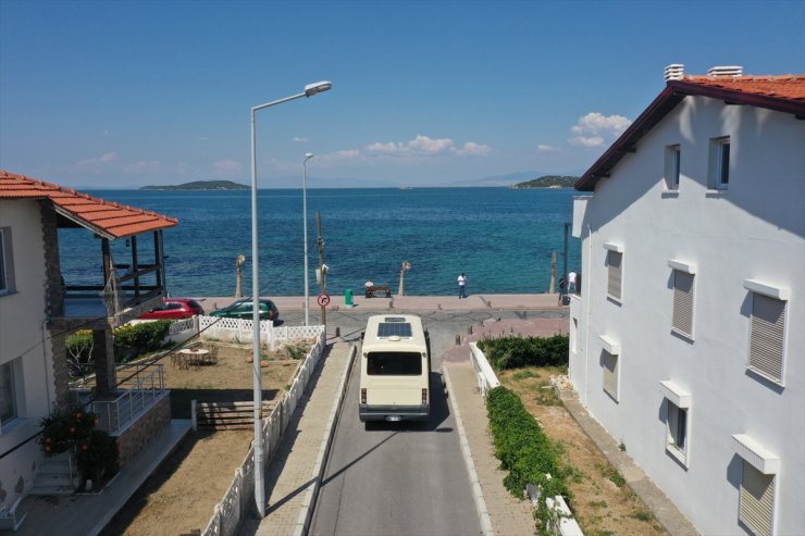 Minibüsü iş yerine dönüştüren berber, müşterilerinin ayağına gidiyor