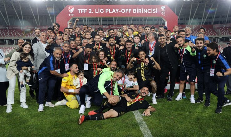 Alagöz Holding Iğdır FK'nın Trendyol 1. Lig'e yükselmesi kentte kutlandı