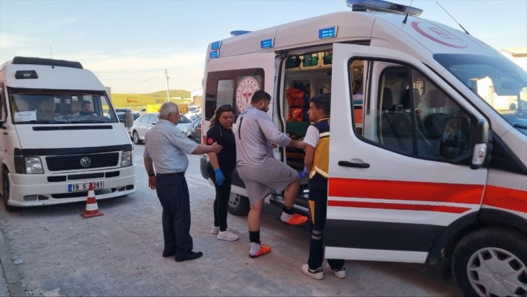 Çorum'da maç sırasında 2 futbolcu sıcak nedeniyle baygınlık geçirdi