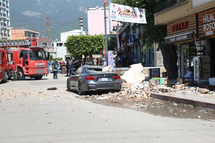 GÜNCELLEME - Hatay'da patlama meydana gelen bina ve çevresinde hasar oluştu