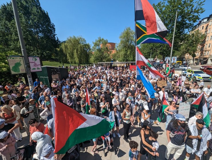 İsrail'in Refah'ta Filistinlilerin kampına yönelik saldırısı İsveç'te protesto edildi