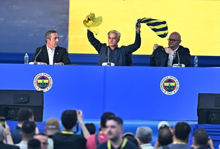 Jose Mourinho resmen Fenerbahçe'de