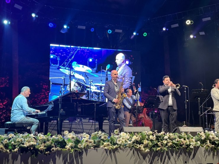 Kerem Görsev, 7. Antalya Akra Caz Festivali'nde sahne aldı