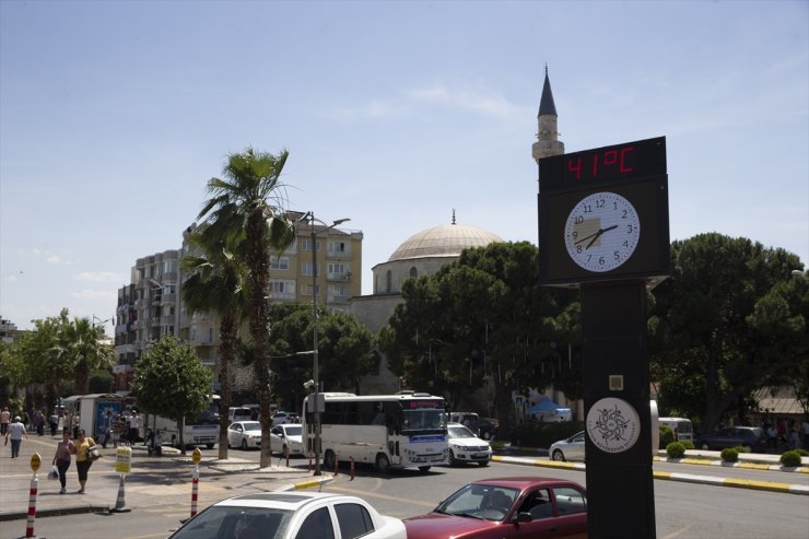 Aydın'da sıcak hava nedeniyle cadde ve sokaklarda yoğunluk azaldı