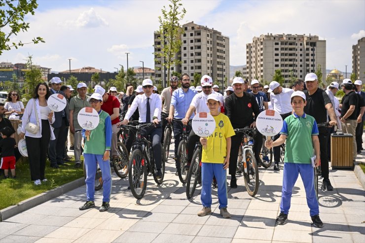 Başkentliler sağlıklı yaşama dikkati çekmek için pedal çevirdi