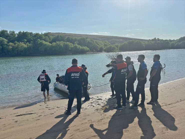 Dicle Nehri'nde kaybolan çocuğu arama çalışmaları sürüyor