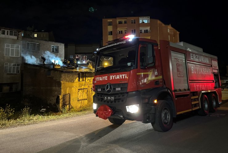 Erzurum'da metruk binada çıkan yangın söndürüldü