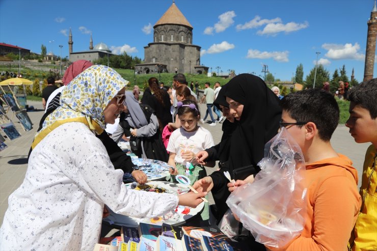 Kars'ta doktor ve öğrenciler Filistin'e destek için kermes düzenledi