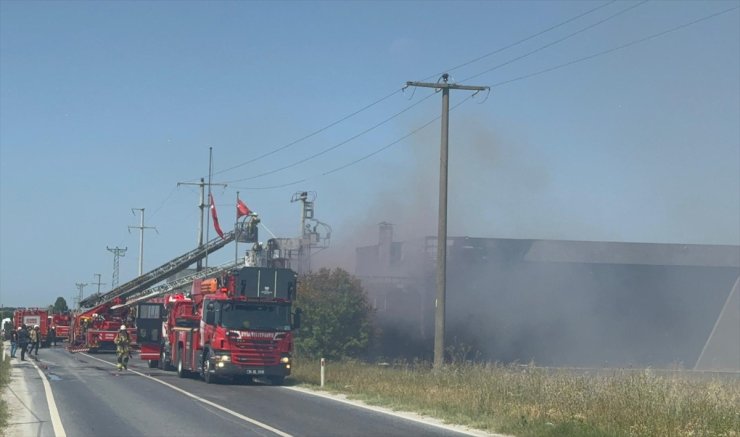 GÜNCELLEME - Silivri'de fabrikada çıkan yangın söndürüldü