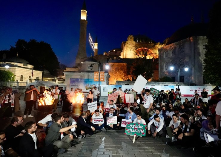 Ayasofya Meydanı'nda İsrail'in saldırılarına karşı "Say Stop" eylemi yapıldı