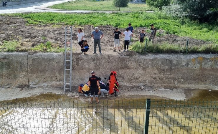 Çorum'da dereye düşerek yaralanan çocuk kurtarıldı