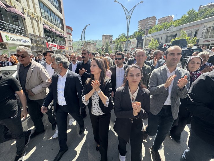 Hakkari'de izinsiz yürüyüş yapmak isteyenlere polis müdahale etti