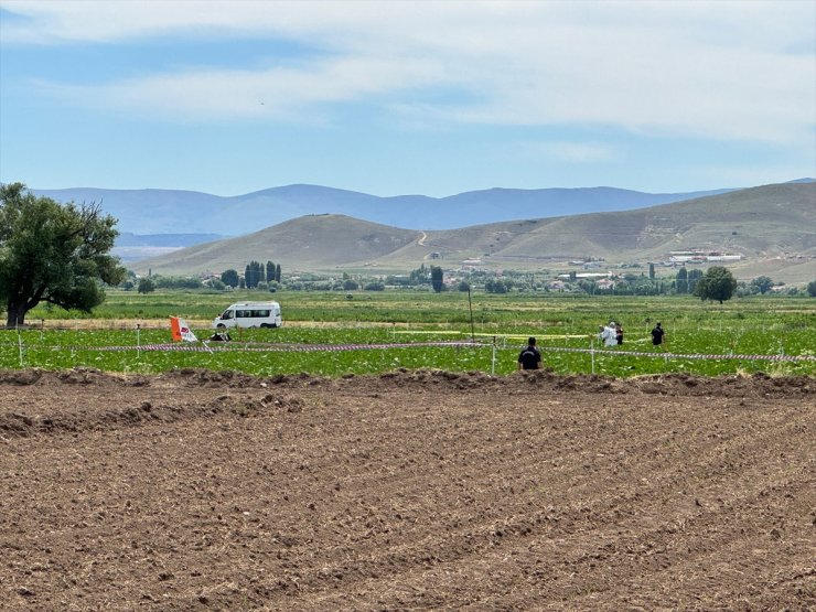 Kayseri'de SF-260D tipi eğitim uçağı kaza kırıma uğradı