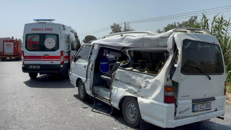 Manisa'da panelvanla hafif ticari aracın çarpıştığı kazada 1 kişi öldü, 4 kişi yaralandı