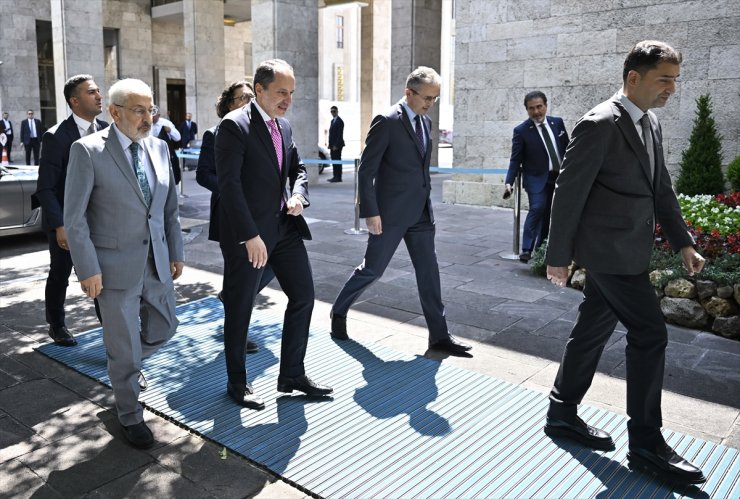 TBMM Başkanı Kurtulmuş, Yeniden Refah Partisi Genel Başkanı Erbakan'ı kabul etti