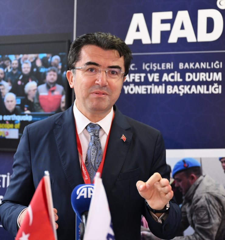 AFAD Başkanı Memiş, Türkiye'nin depremlerin ardından iyileştirme operasyonunu Brüksel'de anlattı: