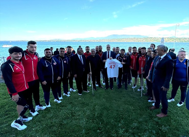 Çalışma ve Sosyal Güvenlik Bakanı Işıkhan, Ampute Milli Futbol Takımı ile bir araya geldi