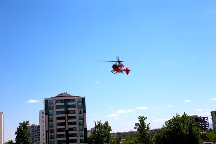 Diyarbakır'da attan düşerek yaralanan kişi ambulans helikopterle hastaneye yetiştirildi