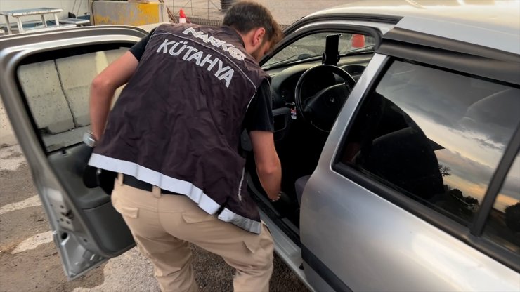 Kütahya'da otomobilinde uyuşturucu bulunan şüpheli tutuklandı