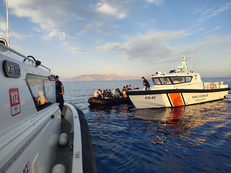 Muğla açıklarında 17 düzensiz göçmen kurtarıldı, 38 göçmen yakalandı