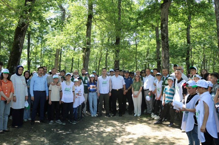 Samsun'da kaymakam ve öğrenciler çöp topladı